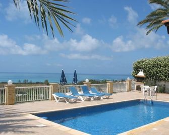 Amazing sea view, bungalow, Coral Bay, pool, walking distance, parking, - Kissonerga - Piscina