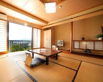 Yumoto Miyoshi Ryokan - Beppu - Bedroom