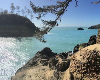 Glamping in the Redwoods with a hot tub! - Garberville