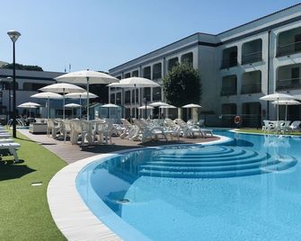 Michelangelo Holiday & Family Resort - Lido di Spina - Piscine