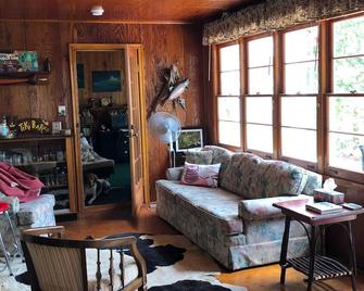 Beautiful waterfront rustic cottage - Highland Grove - Sala de estar