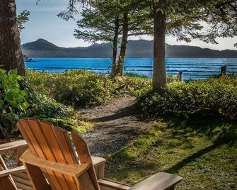 Book Your Beachfront Holiday On Chesterman Beach Today! - Tofino - Patio