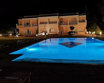 Mediterranean Blue - Κάβος - Πισίνα