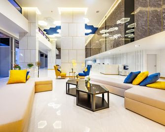 Beehive Boutique Hotel Phuket - Wichit - Лоббі