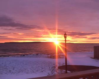 Islands View Condo- Waterfront - Saint Ignace