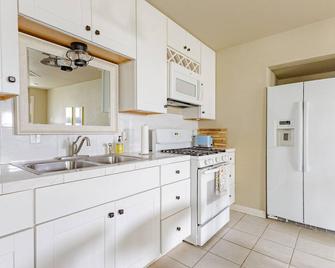 Elm Street Cottage - Seguin