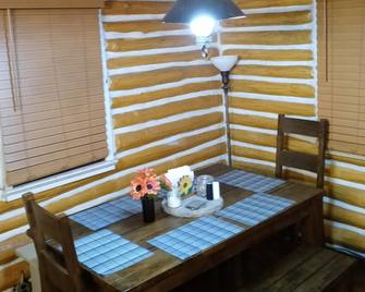 Original Chestnut Log Cabin In A Lake Community - Sussex - Restaurante