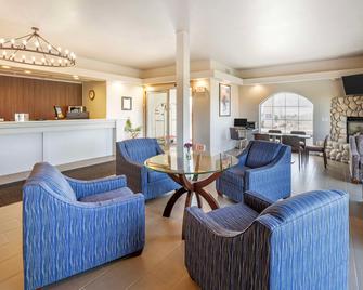SureStay Plus Hotel by Best Western Enterprise - Enterprise - Living room