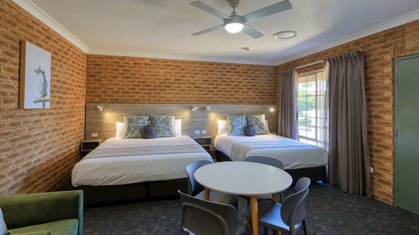 Hamilton Henry Parkes Motor Inn