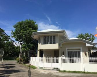 Cozy & Private Vacation House - Dipolog - Bâtiment
