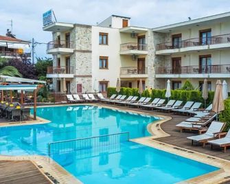 Nereides Hotel - Chaniotis - Piscina