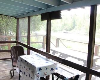 Authentic Adirondack Waterfront Cabin, Pet Friendly 2 bedroom 1 bath - Saranac Lake - Balcony