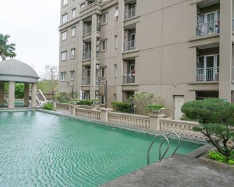 Brand New and Modern 3BR Grand Palace Kemayoran Apartment - Yakarta - Piscina