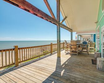 Beachfront Getaway! Great for bird watching! Perfect water view!! - Gilchrist - Balcón