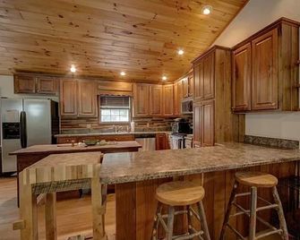 Deep Creek Apt#2, 2Bd/2Ba, A+ location just a mile from Nat Park, Train, Bryson - Bryson City - Kuchyň