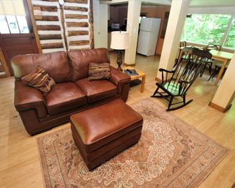Fayette Springs House--Rustic Luxury close to trails, whitewater and winery! - Farmington - Living room