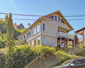 Cozy Home In Lyngdal With Kitchen - Lyngdal - Edificio
