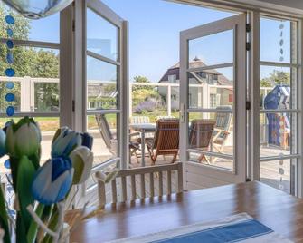 Ocean Front Home In Makkum With Sauna - Makkum - Balkon