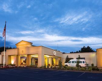 DoubleTree by Hilton Charlotte Airport - Charlotte - Bygning