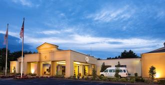 DoubleTree by Hilton Charlotte Airport - שרלוט - בניין