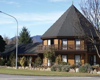 We are just about 3 minutes from city centre of Arthurs Pass - Arthur's Pass - Building