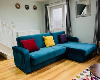 Overbury Lodge, Birmingham With Free Parking - Birmingham - Living room