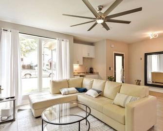 New Modern Home near GA Tech - Atlanta - Living room