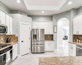 2 Living Areas, Fireplace! Gem 11 Mi to Fort Worth - Haltom City - Kitchen