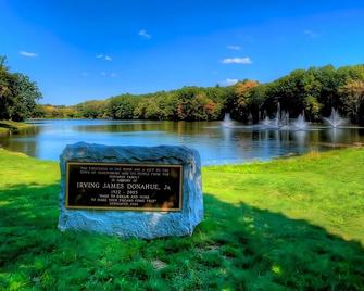 Cool and Relaxing Stay in a Pet-Friendly Unit, Near Calzone Park! - Milford
