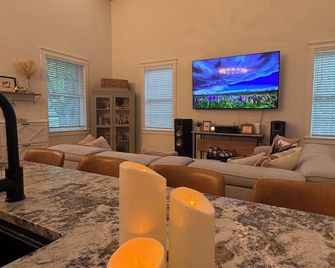 Cozy 2-bedroom house in adorable Mohnton with AC - Mohnton