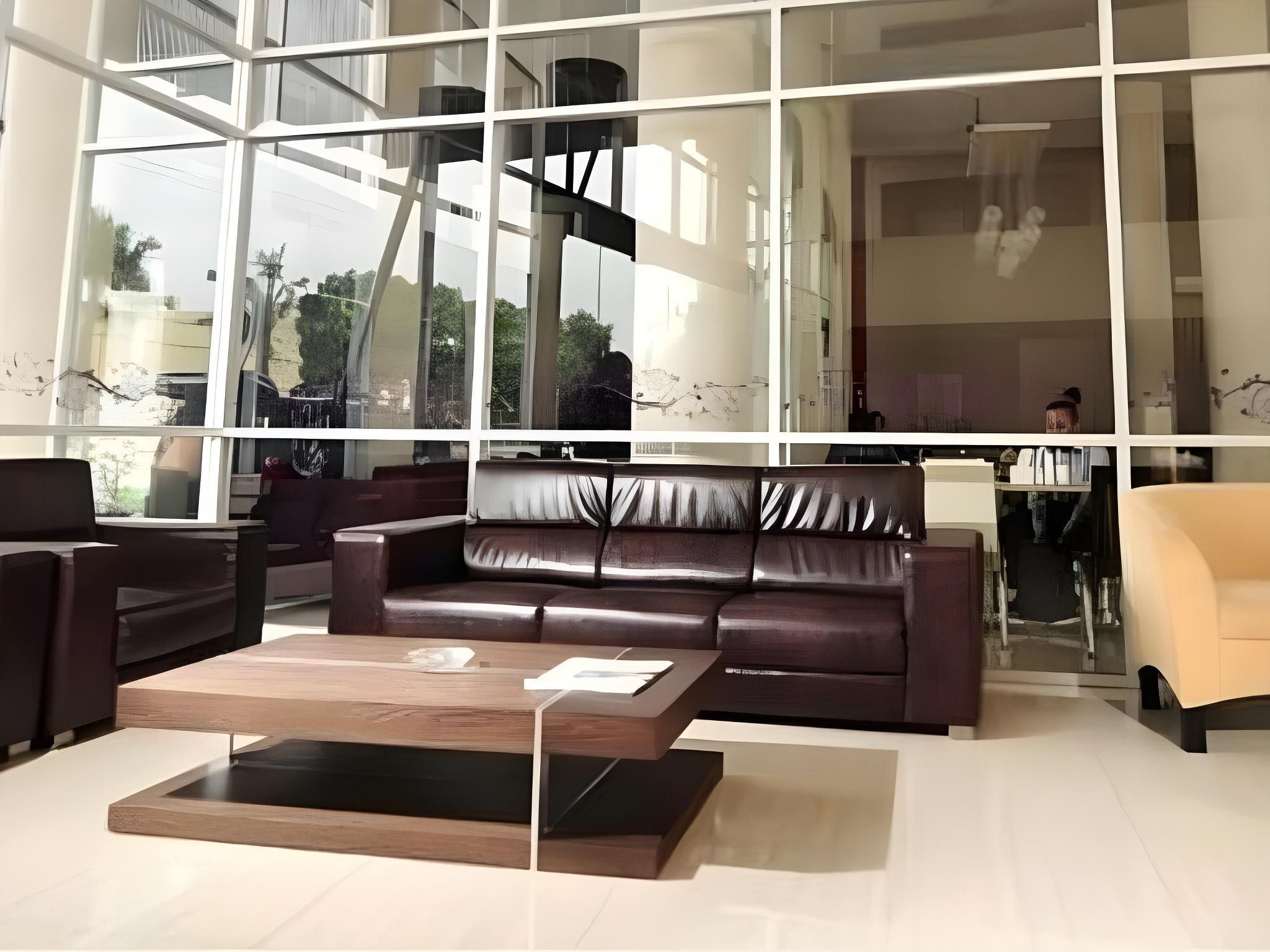 Royal Hotel N' Lounge