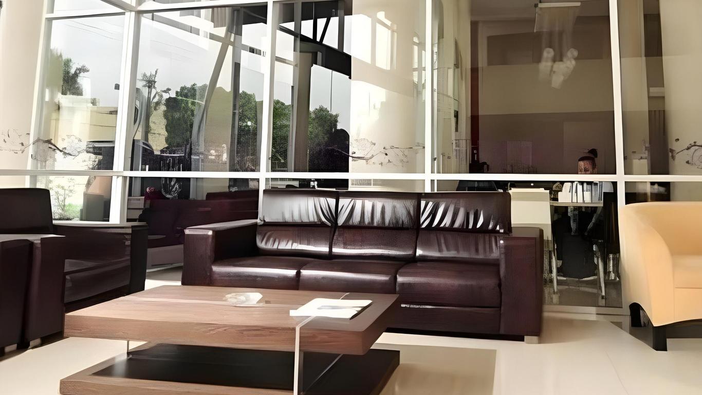 Royal Hotel N' Lounge