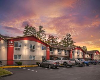 Red Roof Inn Queensbury - Queensbury - Edificio