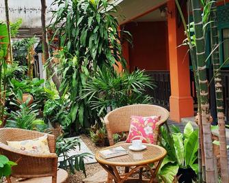 Focal Local Bed and Breakfast - Μπανγκόκ - Βεράντα