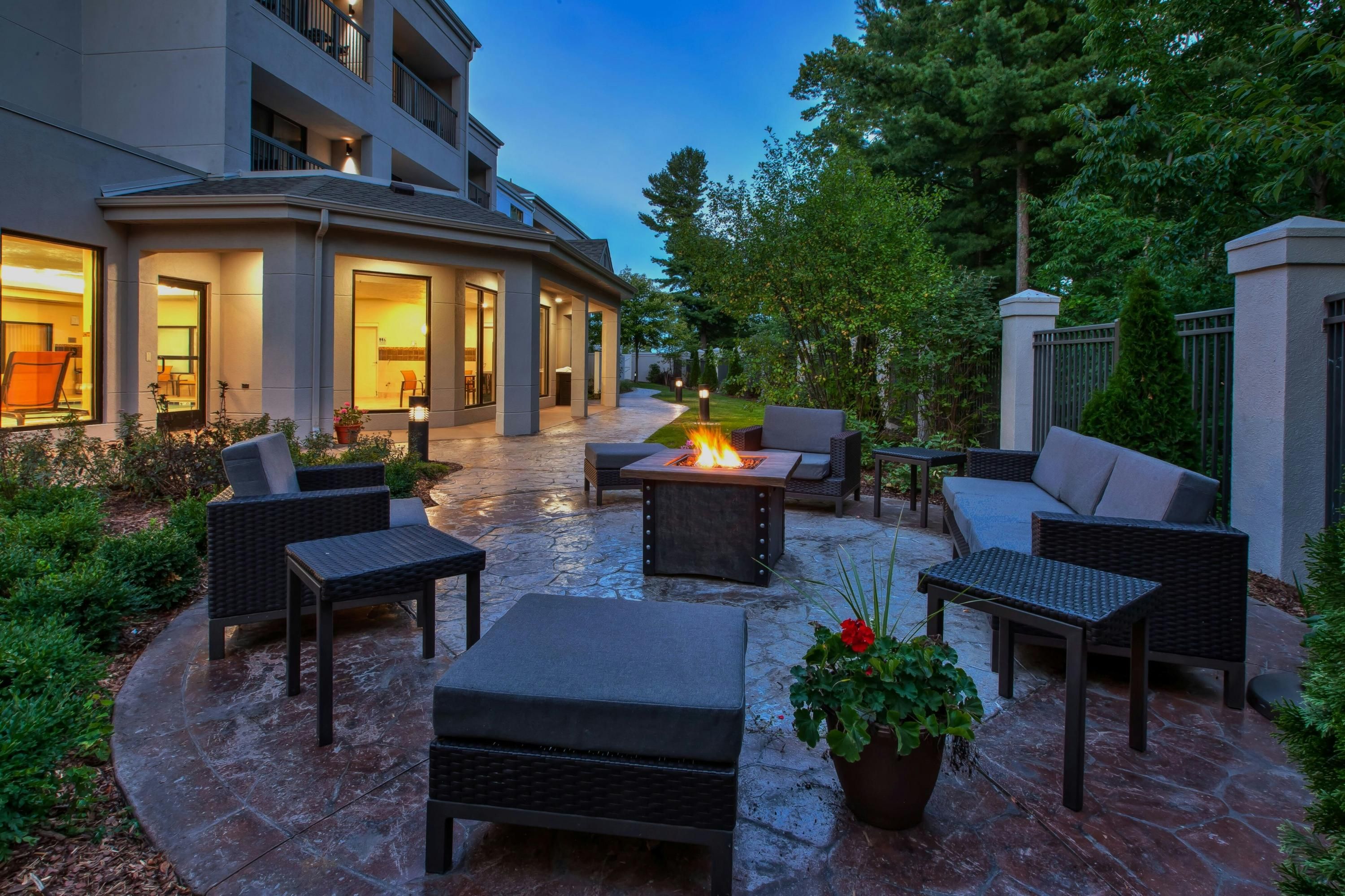 Courtyard by Marriott Traverse City - Traverse City - Uteplats