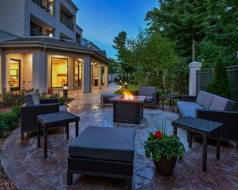 Courtyard by Marriott Traverse City - Traverse City - Innenhof