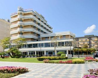 Hotel Caesar - Cesenatico - Building