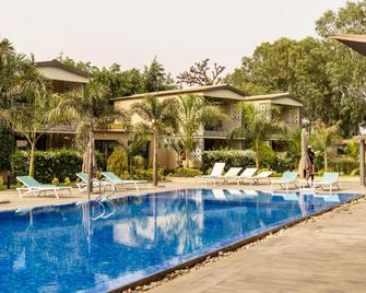 Hotel Du Parc - Somone - Piscina