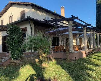 Villa il Turchetto, country house with swimming pool 2km from Terme di Saturnia - Saturnia - Building