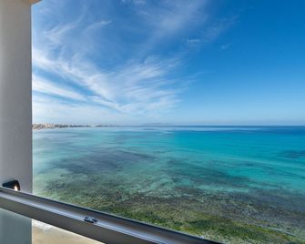 Hotel Punta Tipa - טרפאני - מרפסת