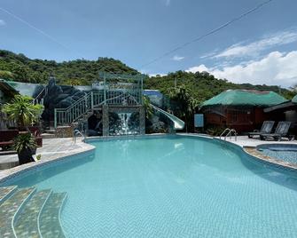 Villa Espinoza Beach Resort Nasugbu - Nasugbu - Piscina