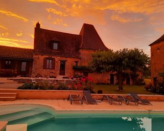 Farm XVIII°siècle,fenced, private swimming pool with salt, heated, Wifi,clim,6 pers. - Val-de-Louyre-et-Caudeau - Piscine