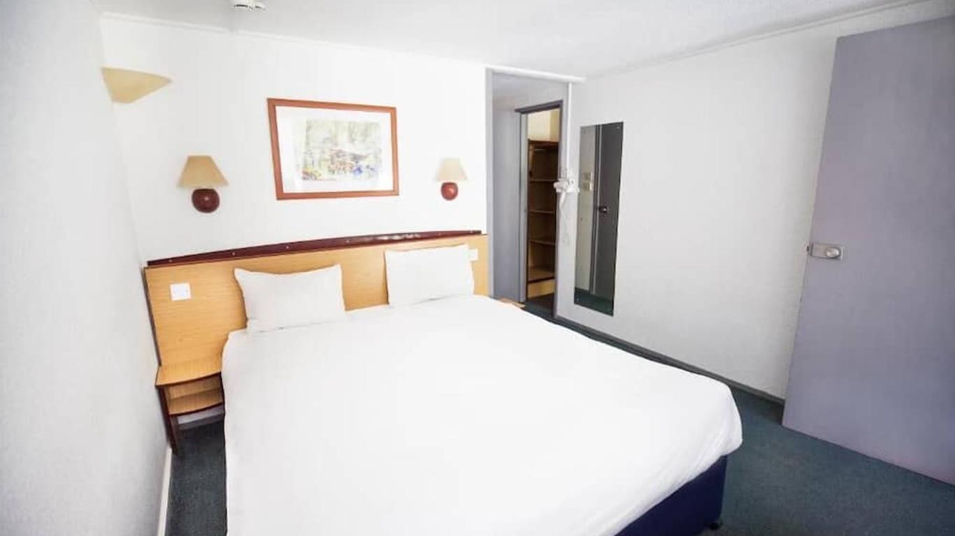 The Raceby Hotel, Part of AG Collection