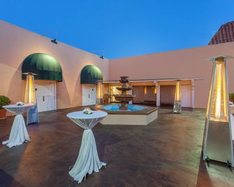 Ramada by Wyndham Fresno North - Fresno - Outdoor view
