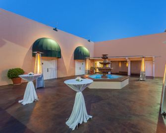 Ramada by Wyndham Fresno North - Fresno - Utsikt