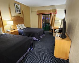 Katahdin Inn & Suites - Millinocket - Bedroom