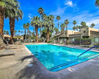 Patio + Resort Amenities: Palm Desert Escape - Palm Desert - Uima-allas