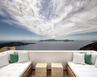 أجنحة ألوري - فيروستيفاني - شرفة