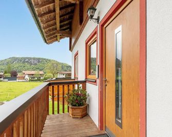 Holiday apartment on a farm, close to the lake - Schwendt - Balcony