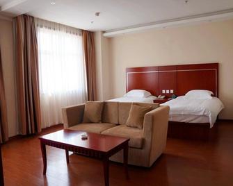 Greentree Inn Dingzhou Railway Station Business Hotel - Baoding - Спальня